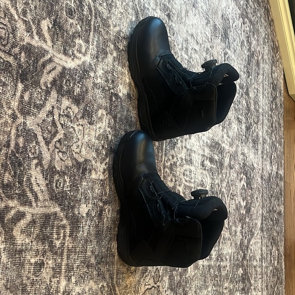 These are like brand new quick release and quick tie up! - Picture 9 of 13